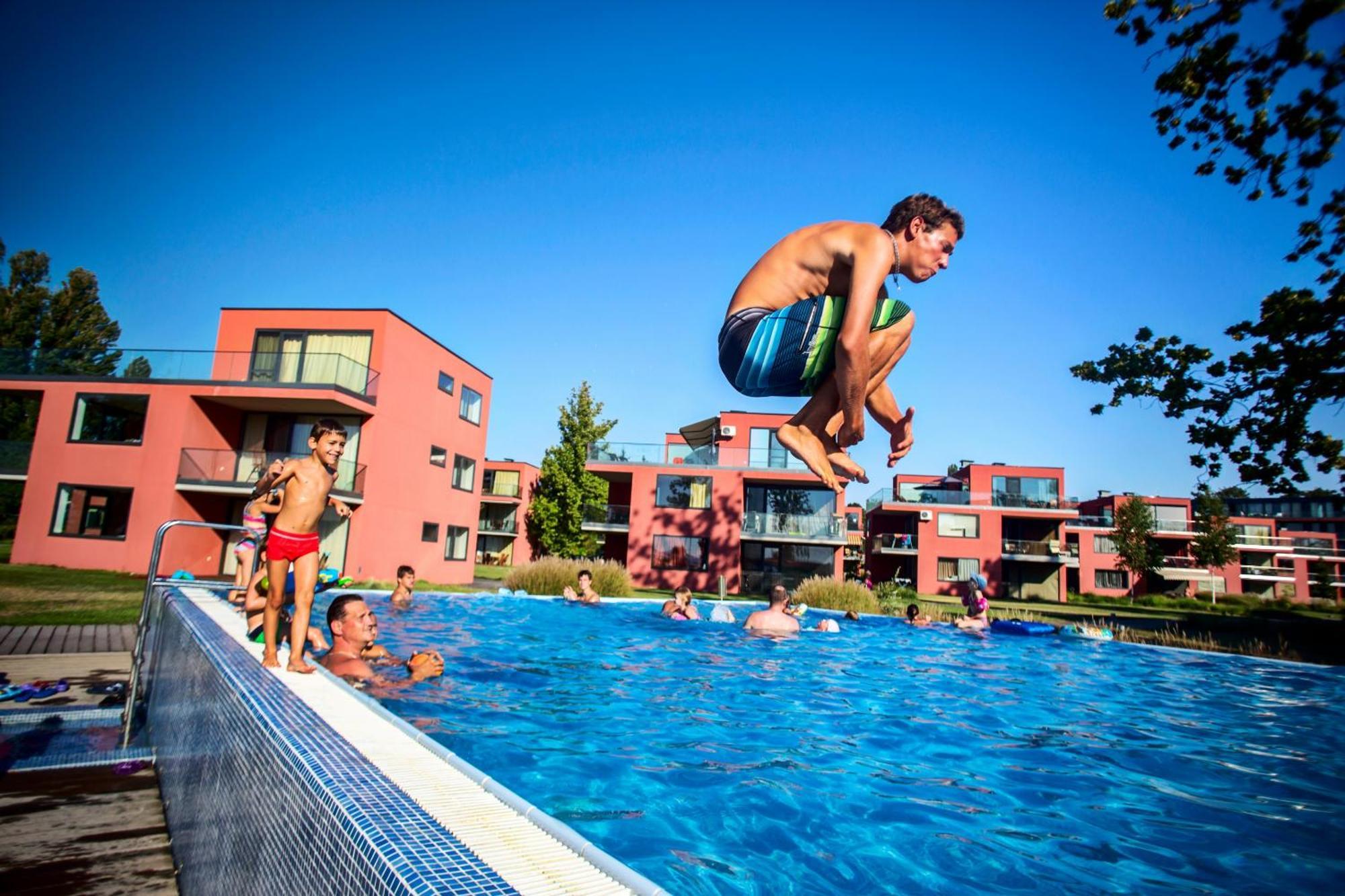 Bavaria Club Apartman Balatonlelle Exterior photo