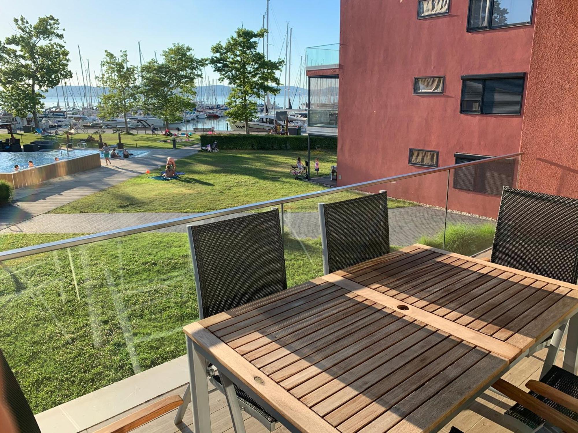 Bavaria Club Apartman Balatonlelle Exterior photo