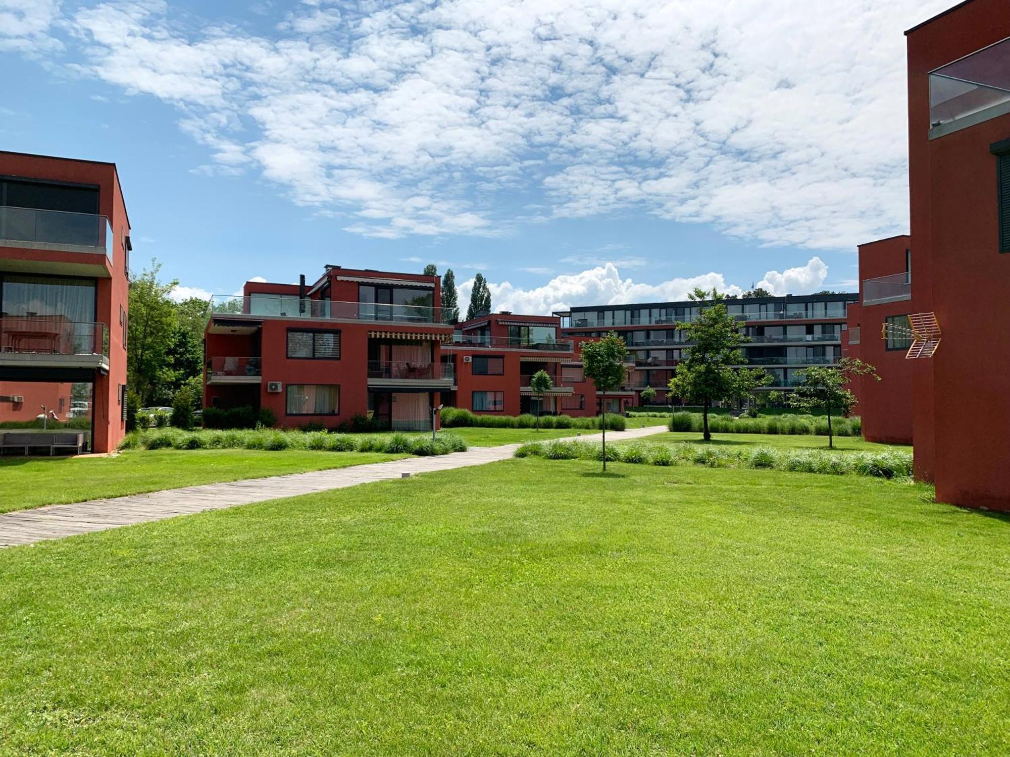 Bavaria Club Apartman Balatonlelle Exterior photo