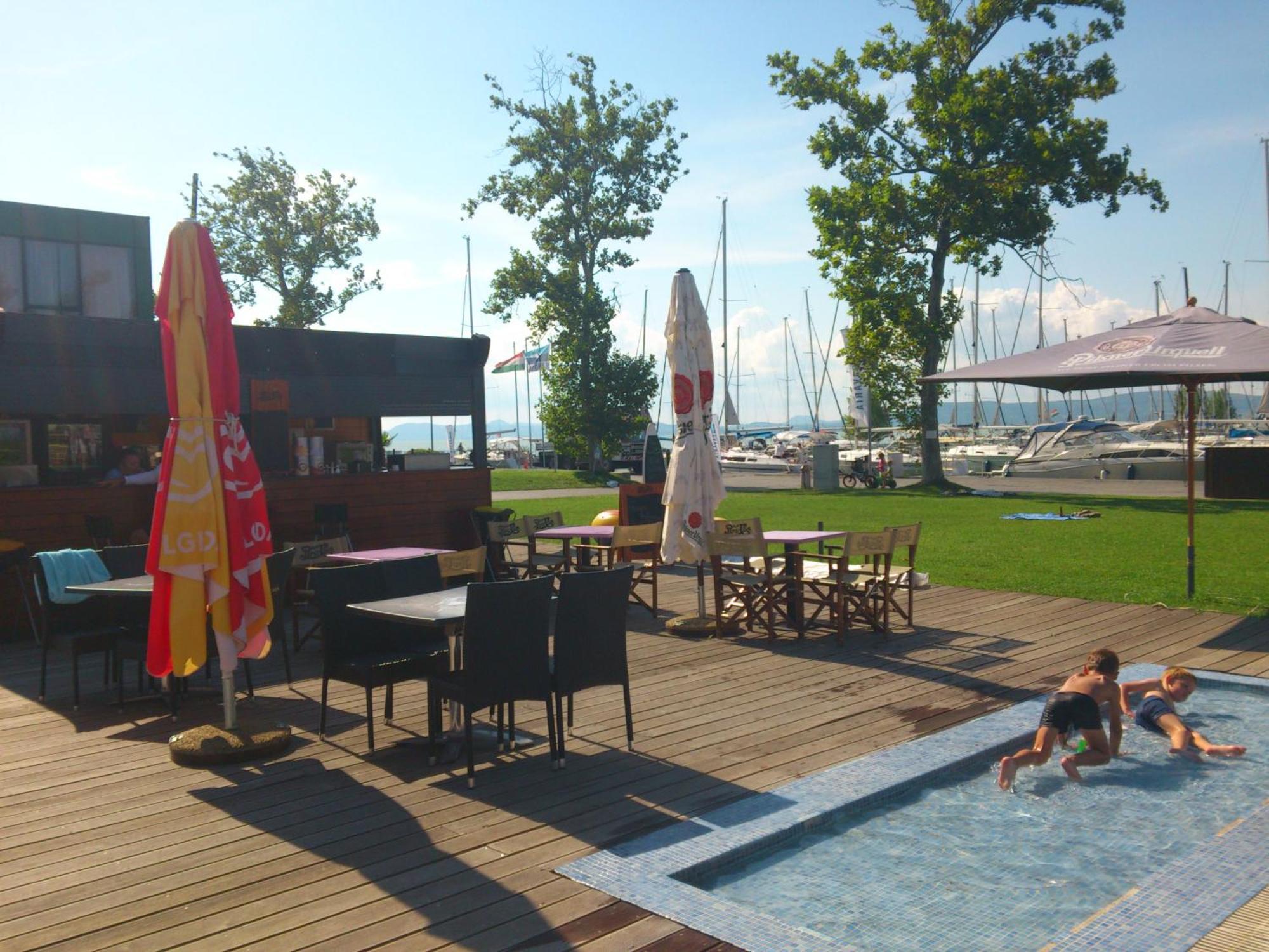 Bavaria Club Apartman Balatonlelle Exterior photo