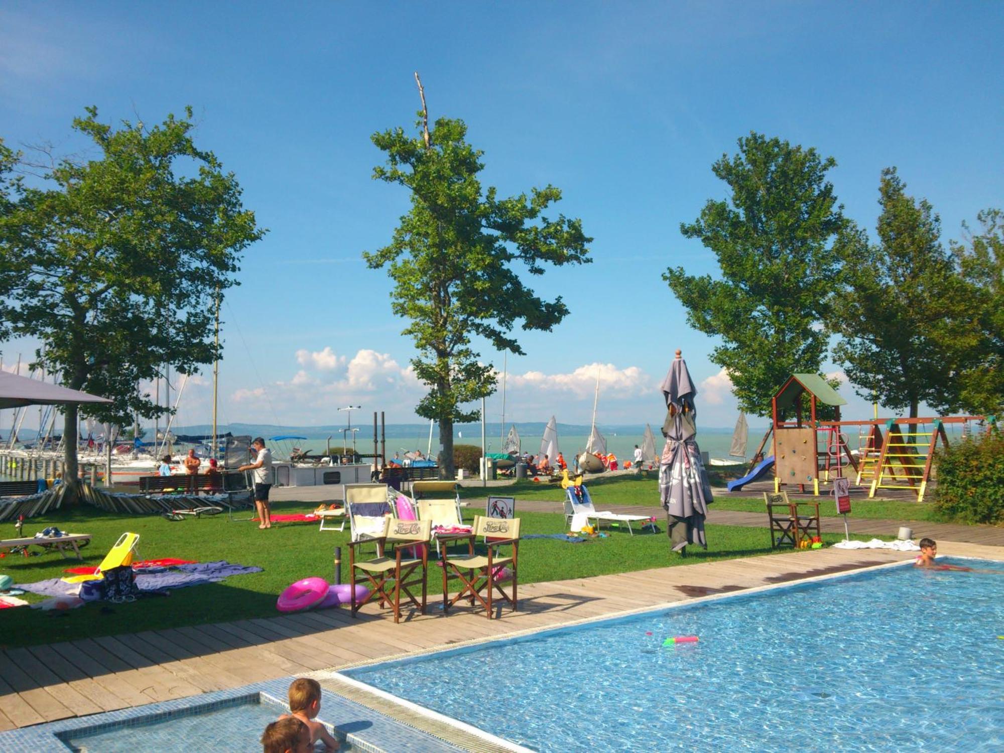 Bavaria Club Apartman Balatonlelle Exterior photo