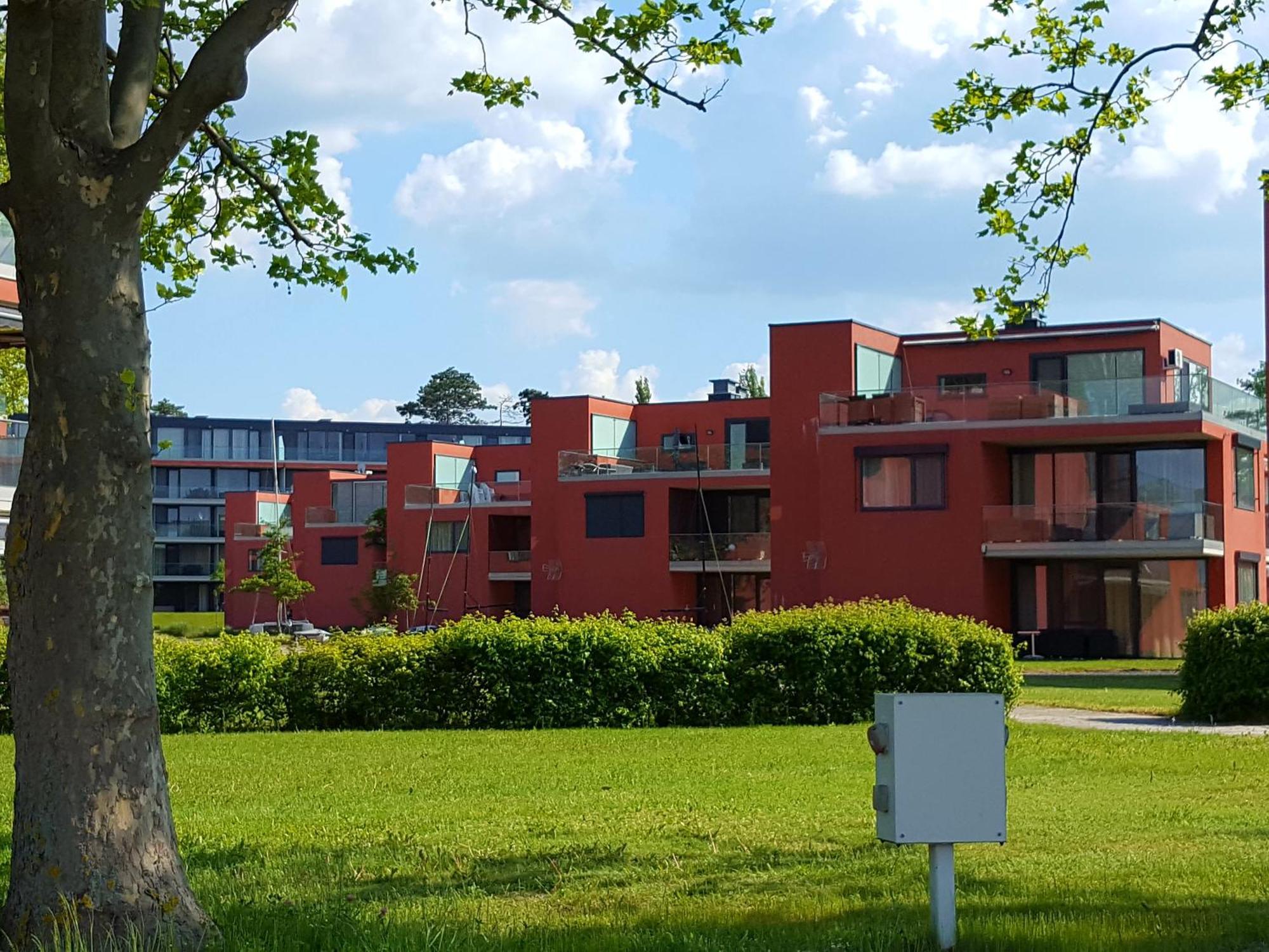 Bavaria Club Apartman Balatonlelle Exterior photo