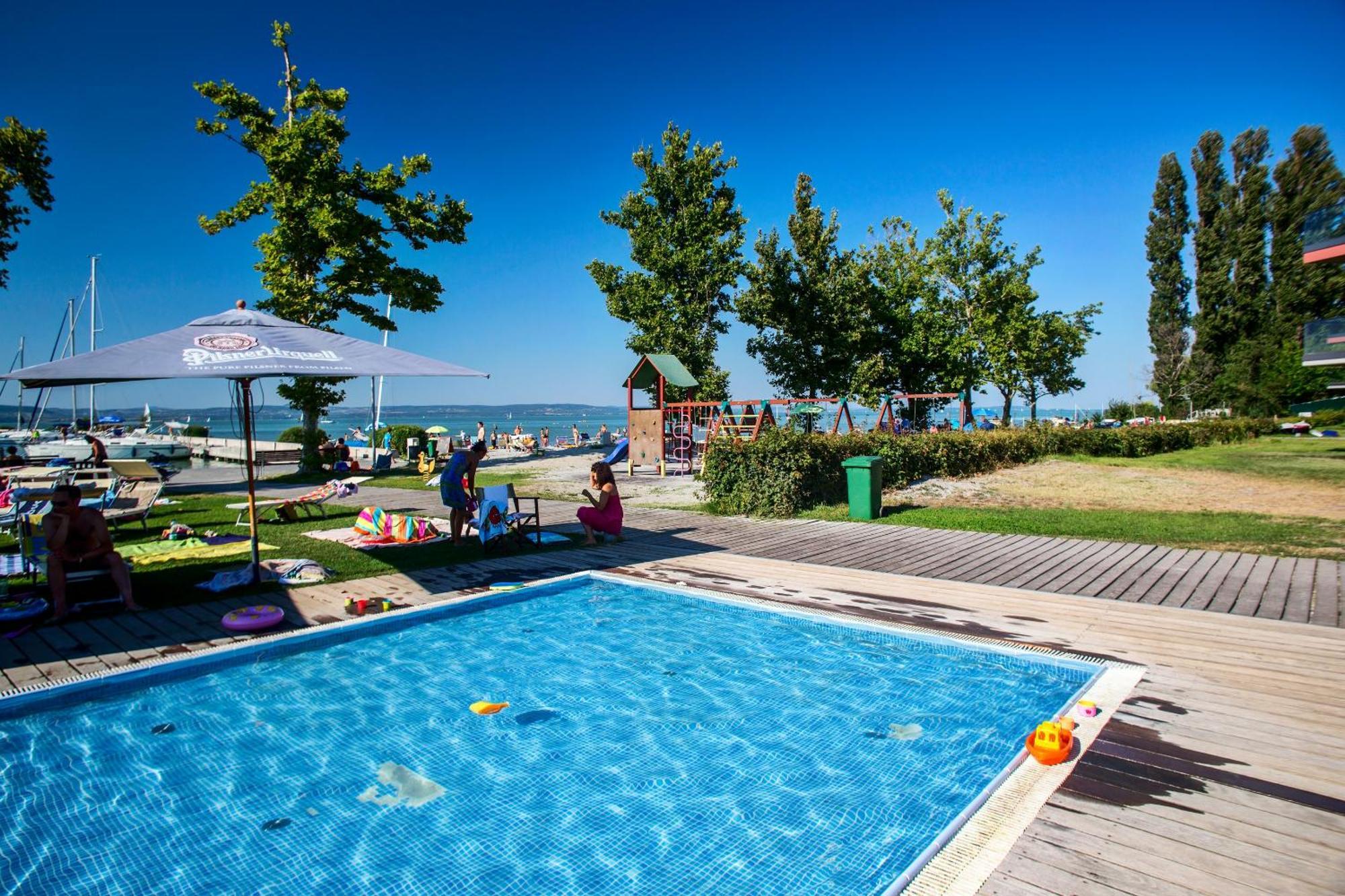 Bavaria Club Apartman Balatonlelle Exterior photo