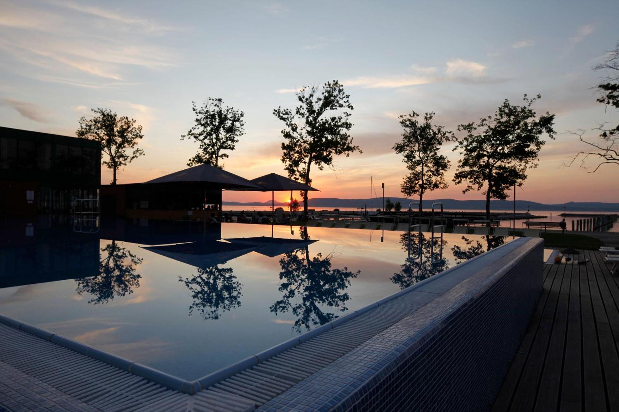 Bavaria Club Apartman Balatonlelle Exterior photo